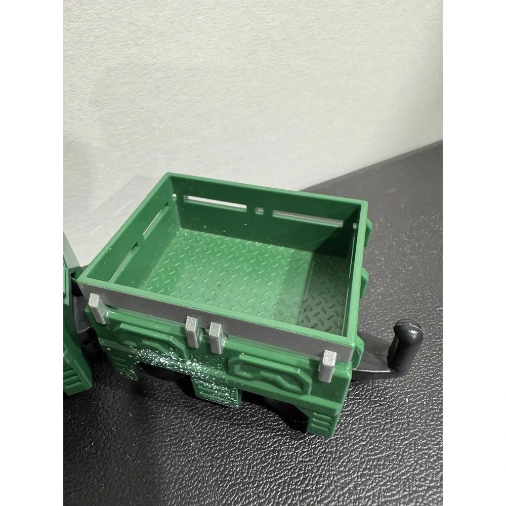 GeoTrax Green Alpine Will Christmas Engine Remote Control Train Snow Plow Set